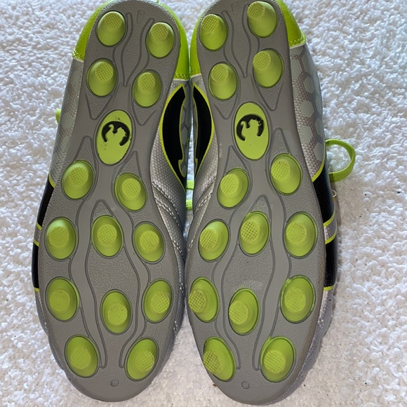 NIB Puma Soccer Cleats Sz 2Y Silver/Neon Green - Picture 3 of 5